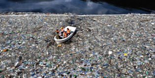Le plastique : symbole mortel de nos choix de développement